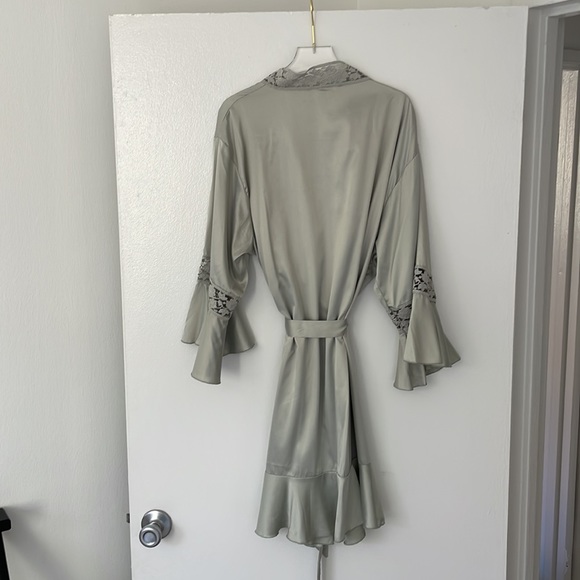 Sage Green Robe - Picture 2 of 2